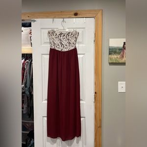 Lace top maroon maxi strapless L